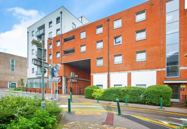 Loates Lane, Watford, photo 1
