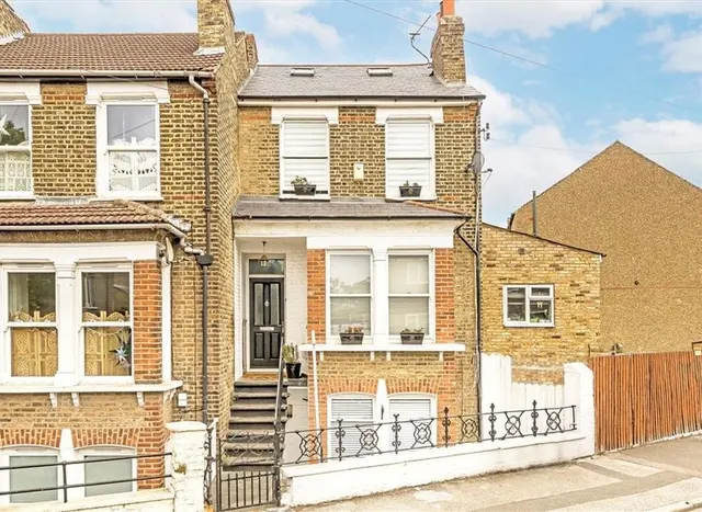 Victoria Way, Charlton, SE7, photo 1