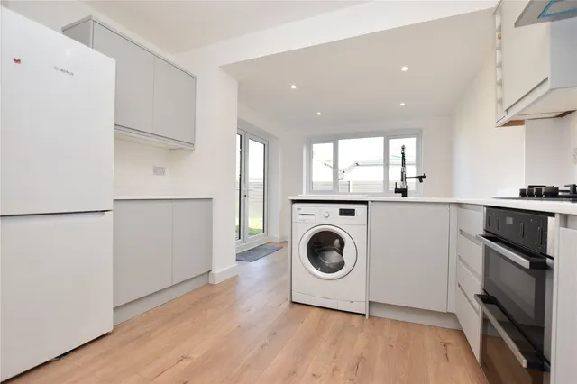 Rein Road, Morley, LS27, photo 2