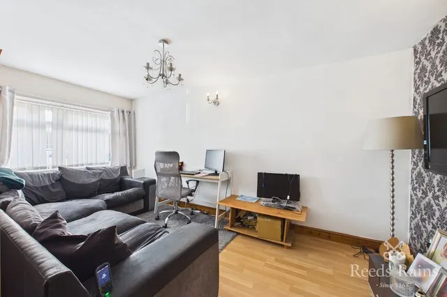 Lisburne Close, Offerton, SK2, photo 2