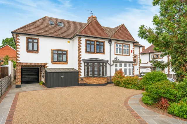 Pickhurst Lane, Hayes, Kent, BR2, photo 1