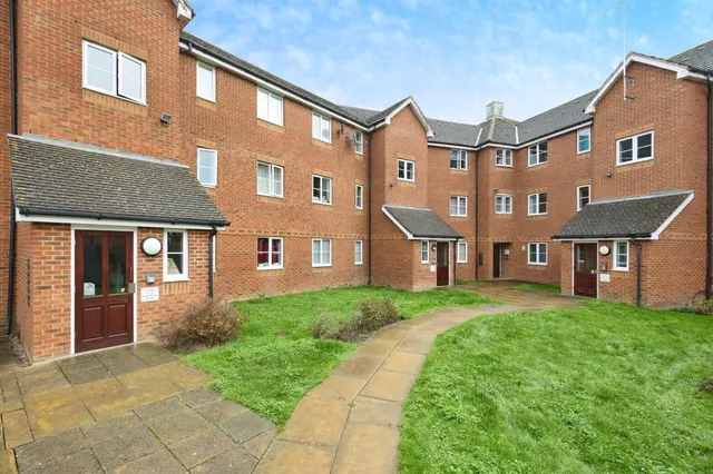 Richard Hillary Close, Ashford, photo 1