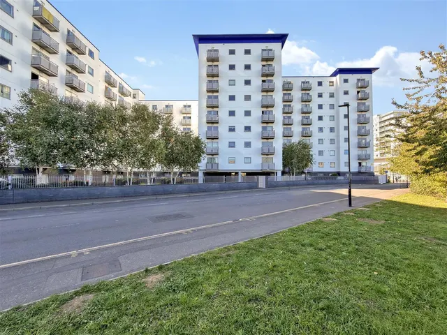 Prince Regent Road, Hounslow, photo 1