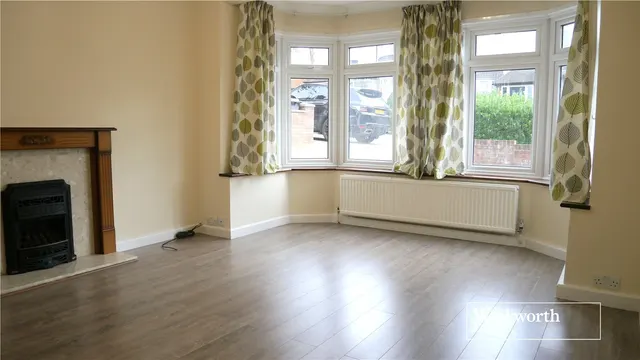 Photo 3 — Ashurst Road, Cockfosters, EN4