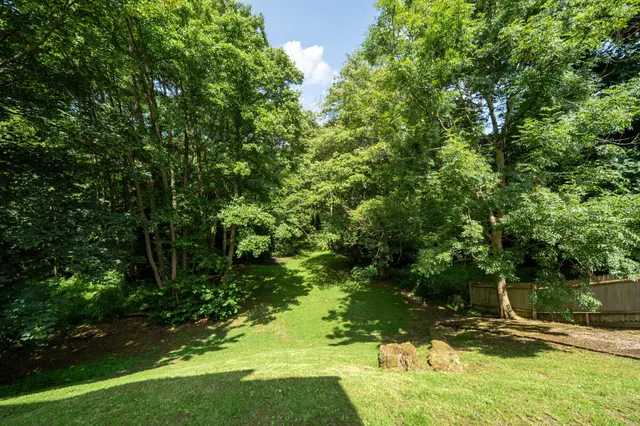 Photo 2 — Wey Lodge Close, Liphook, GU30