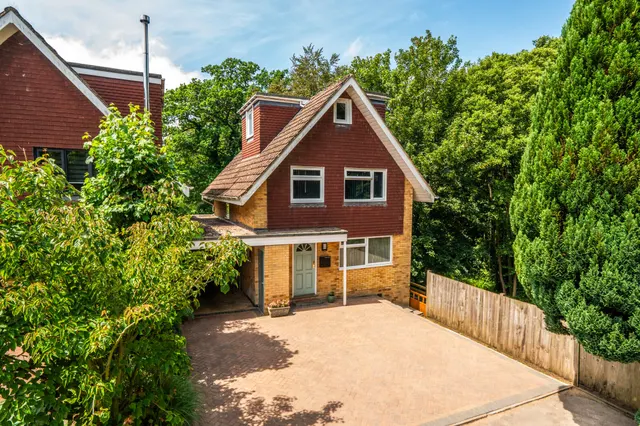 Wey Lodge Close, Liphook, GU30, photo 1