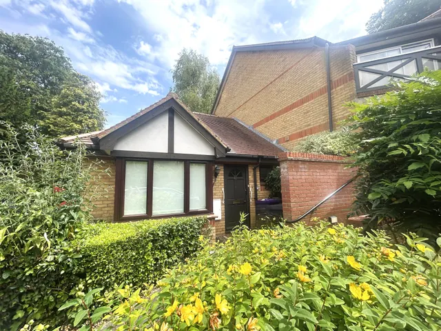 Harrison Close, Hitchin, photo 1