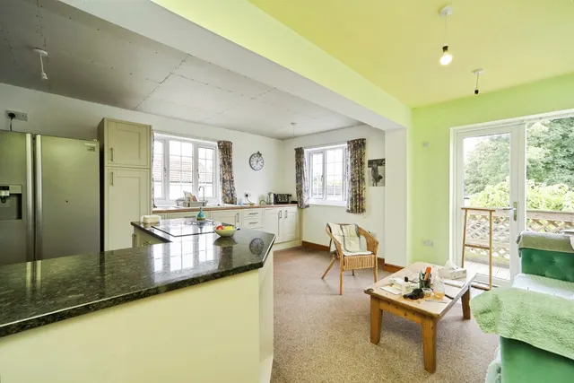Silverdale Avenue, Guiseley, LS20, photo 3