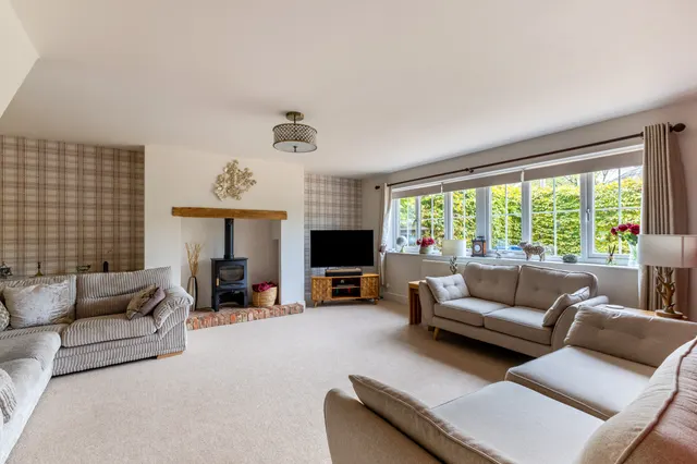 Glenville Gardens, Hindhead, GU26, photo 2