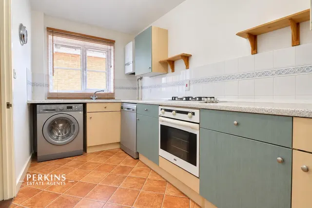 Costons Lane, Greenford, UB6, photo 1