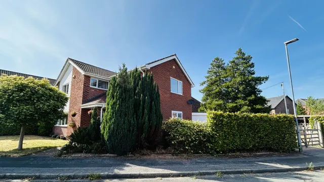 Springfield Avenue, Lymm, photo 1