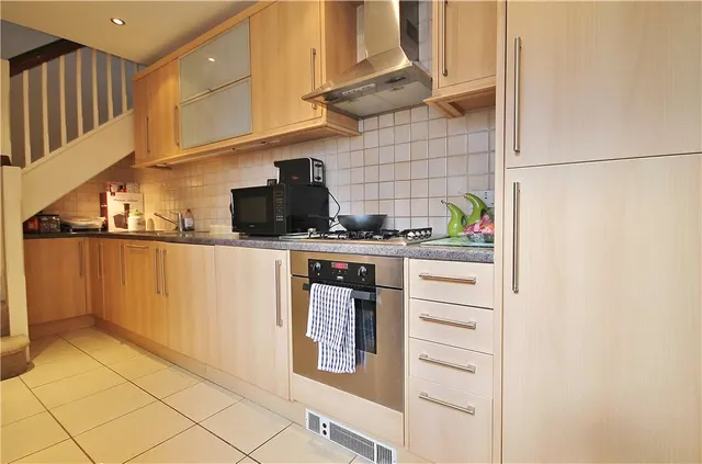Broadway, Knaphill, GU21, photo 2