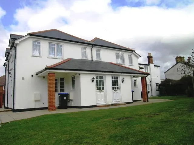 Broadway, Knaphill, GU21, photo 1