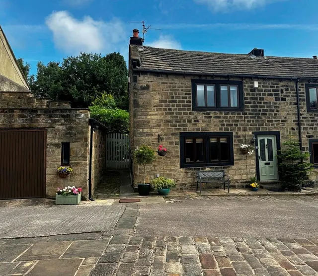 Town Street, Guiseley, LS20, photo 1