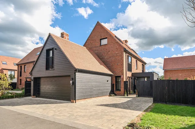 Barons Drive, Cranleigh, GU6, photo 1