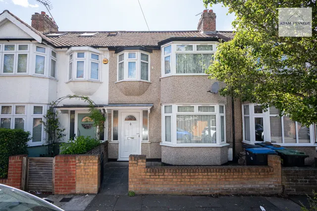 5 Salmons Road, London, N9 7JT, photo 1