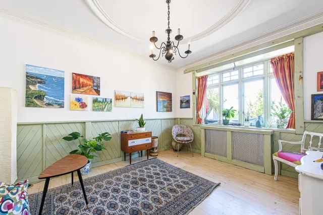 Photo 2 — 113 Woodstock Avenue, London
