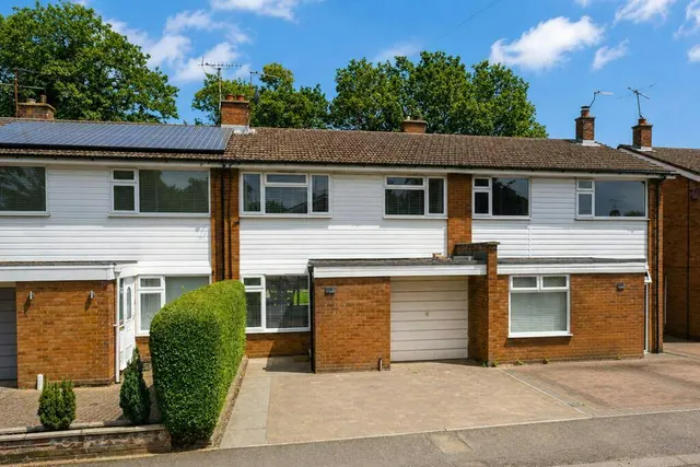 Wood End, Park Street, AL2, photo 1