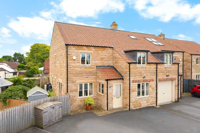 Sycamore Close, Baldersby, YO7, photo 1