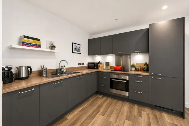 Clapham Road, London, SW9, photo 3