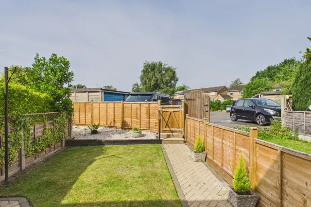 Vicarage Lane, Bovingdon, HP3, photo 2