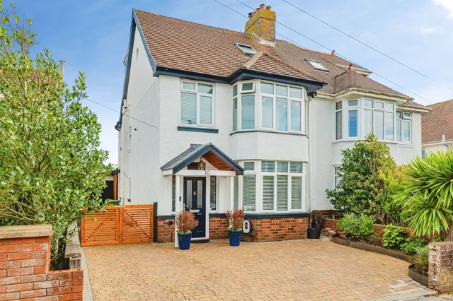 4 bedroom house, Severn Road, Porthcawl, CF36