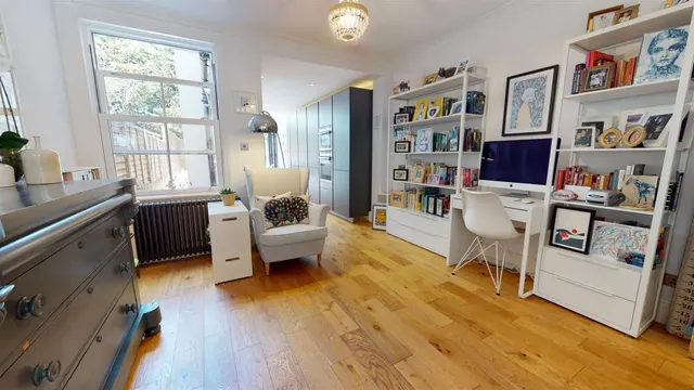 Photo 3 — Meadow Road, Loughton