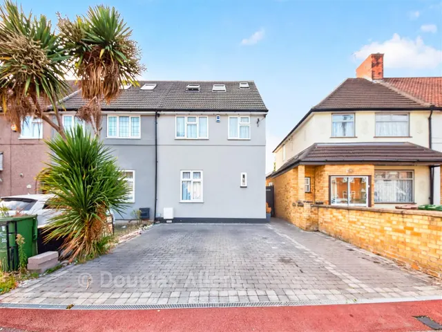 Broad Street, Dagenham, RM10, photo 1
