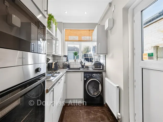 Broad Street, Dagenham, RM10, photo 2