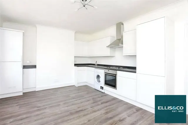 Ravenhurst Avenue, Hendon, NW4, photo 2