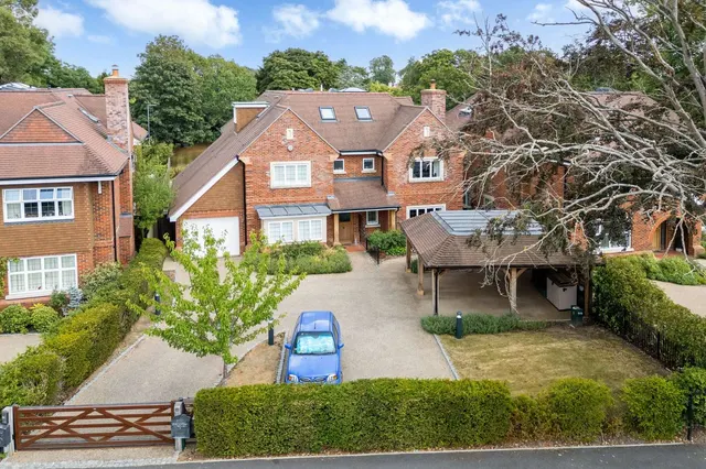 Oval Way, Gerrards Cross, Buckinghamshire, SL9 8QB, photo 1