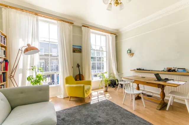 Photo 2 — 19b River Street, London