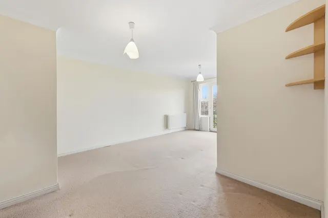 Cobham Close, Enfield, EN1, photo 2