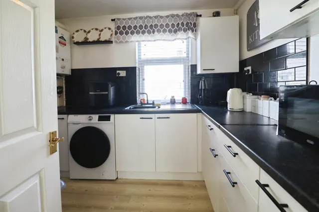 Suffolk Close, Porthcawl, CF36, photo 3