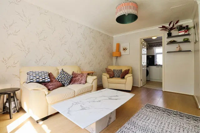 Suffolk Close, Porthcawl, CF36, photo 1