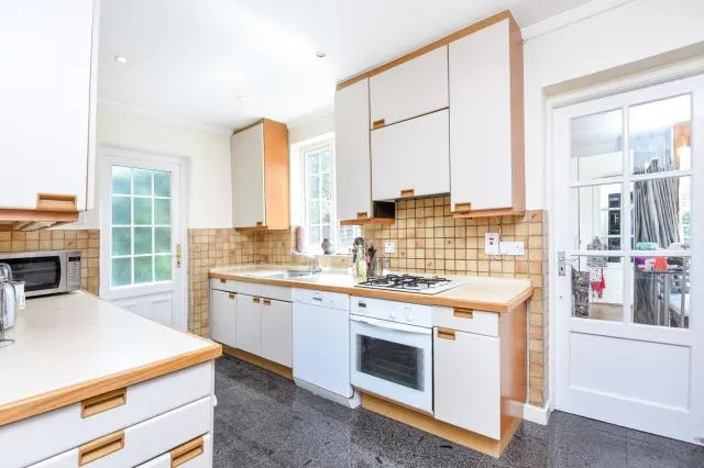 Hendon Avenue, London, N3, photo 2