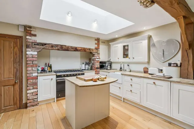Photo 3 — Rose Cottages, The Hill, Winchmore Hill, Amersham, HP7 0NJ