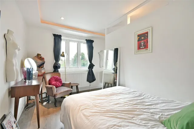 Cricklewood Lane, Cricklewood, NW2, photo 3
