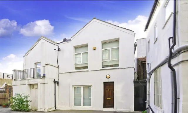 Bradbury Mews, London, N16, photo 1