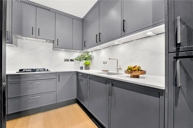 Brompton Road, Knightsbridge, SW3, photo 2