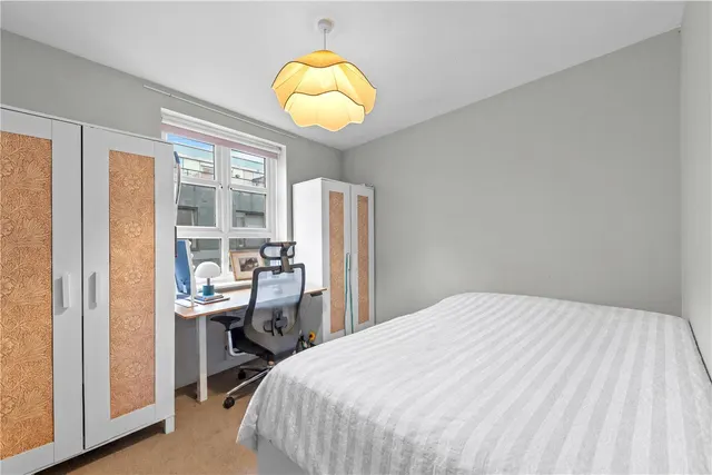 Fuller Close, London, E2, photo 2