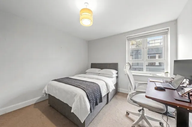 Fuller Close, London, E2, photo 3