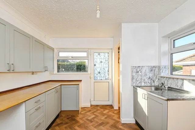Photo 3 — Hillside Crescent, Holland-on-Sea, Clacton-on-Sea, Essex, CO15