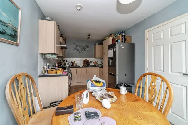 Photo 3 — Laxton Way, Bedford