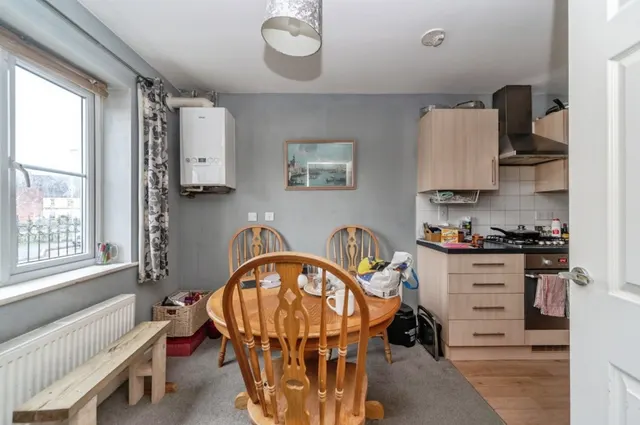 Photo 2 — Laxton Way, Bedford