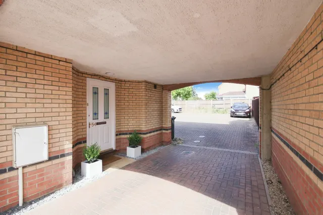 Photo 2 — Turnstone Way, Stanground, Peterborough
