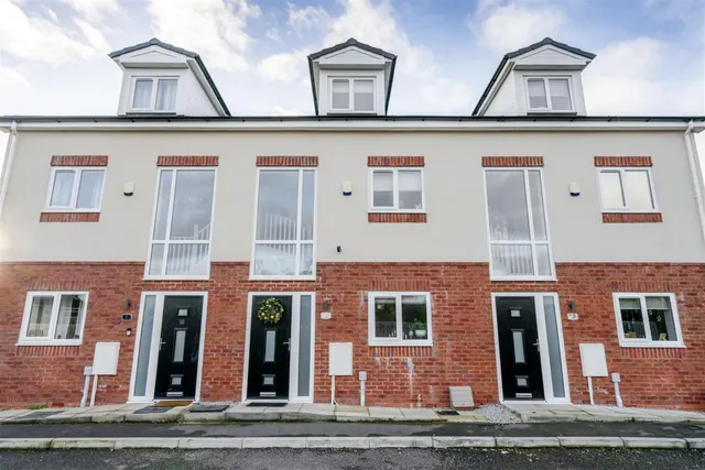 Bramblemead, Leigh, WN7, photo 1
