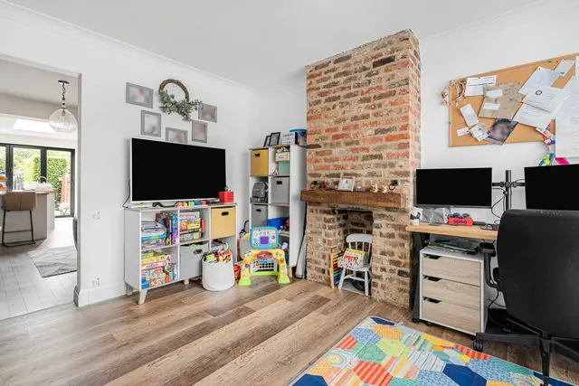 Warwick Avenue, Egham, TW20, photo 2