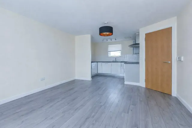 Photo 2 — Sandhills Avenue, Hamilton, Leicester