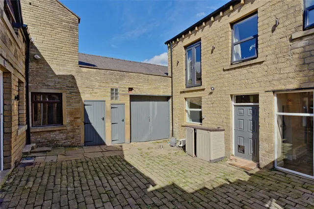 Moor End Road, Huddersfield, HD4, photo 3